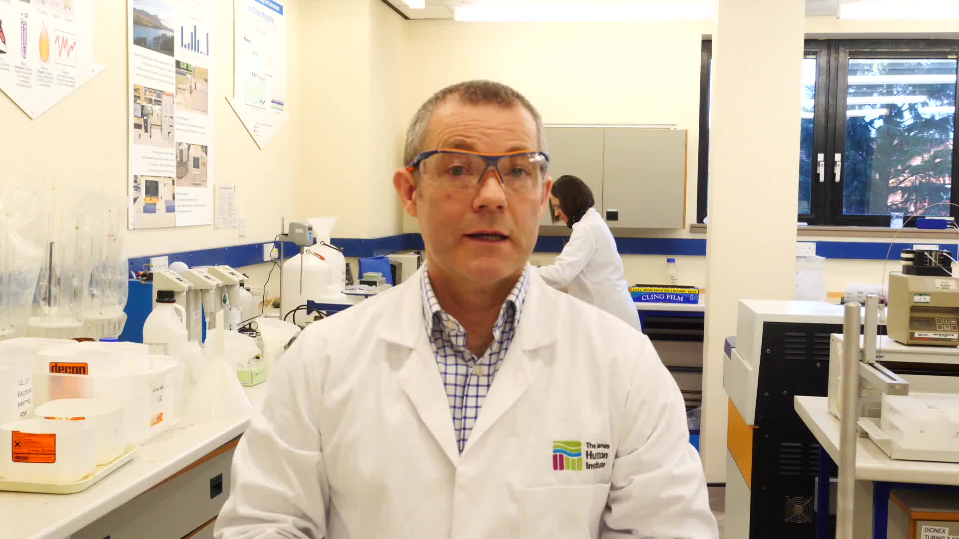 Expert Film: Dr Jason Owen explains how he uses filtration when working with different types of soil, peat, sand, and loam.